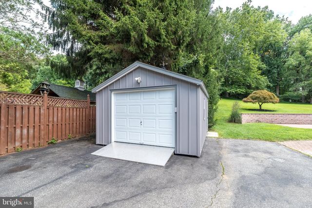 80 MENDENHALL DR, Glen Mills, PA 19342