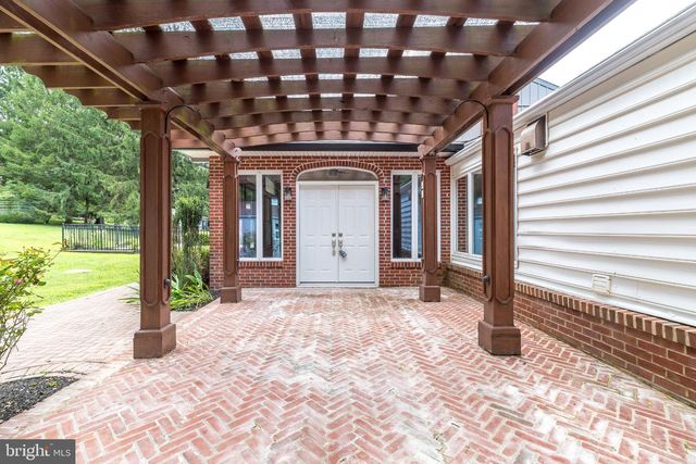 80 MENDENHALL DR, Glen Mills, PA 19342