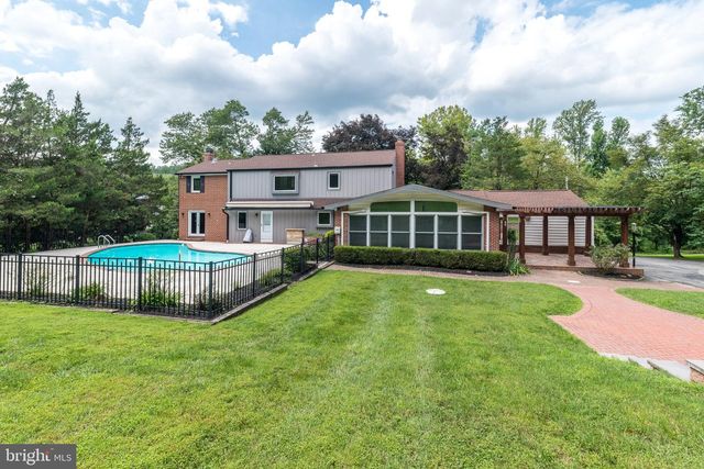 80 MENDENHALL DR, Glen Mills, PA 19342