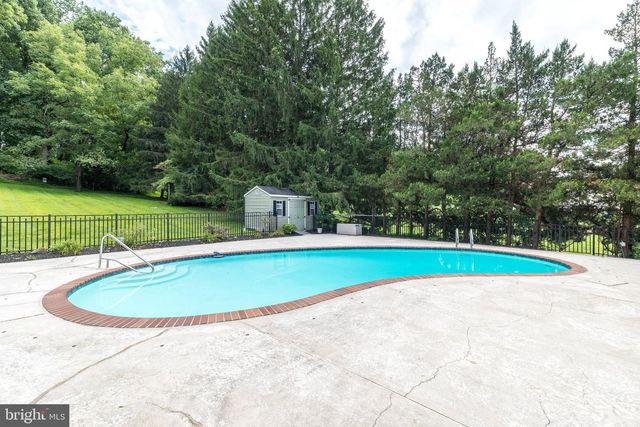 80 MENDENHALL DR, Glen Mills, PA 19342