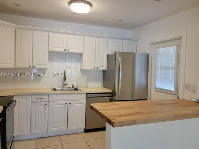 4730 NW 10th Ct 302, Plantation, FL 33313