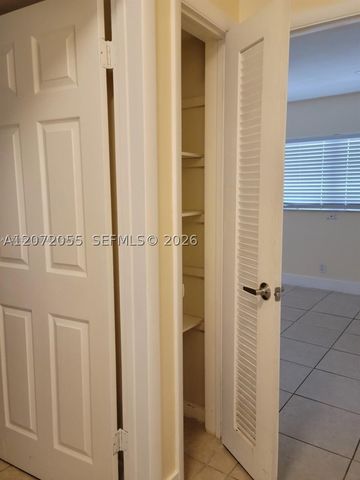4730 NW 10th Ct 302, Plantation, FL 33313
