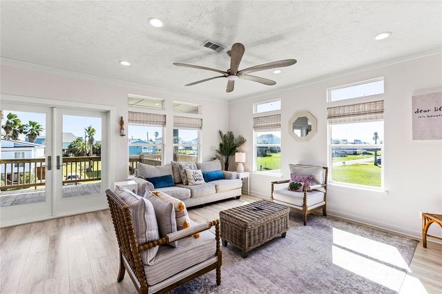 4028 Surf Drive, Galveston, TX 77554