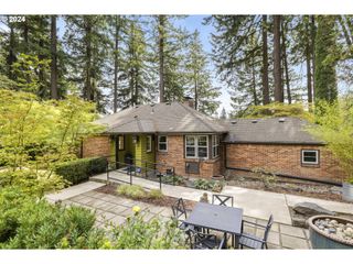 7303 Sw BEAVERTON HILLSDALE Hwy, Portland, OR 97225