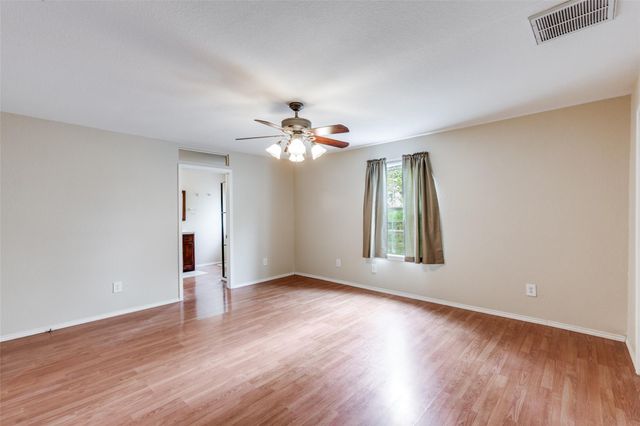 201 Church Hill LN, Liberty Hill, TX 78642