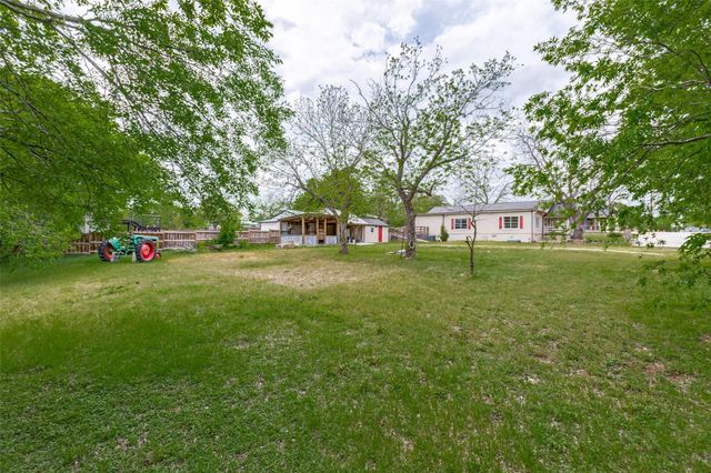 201 Church Hill LN, Liberty Hill, TX 78642