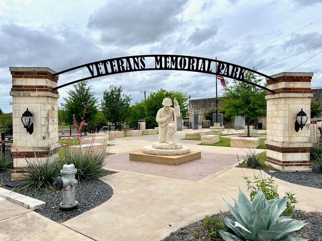 201 Church Hill LN, Liberty Hill, TX 78642