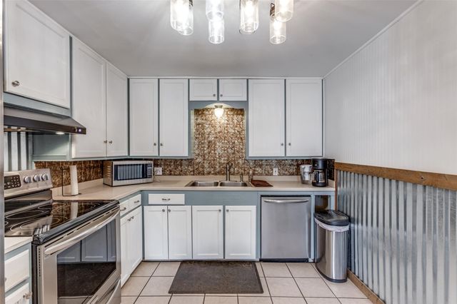 201 Church Hill LN, Liberty Hill, TX 78642