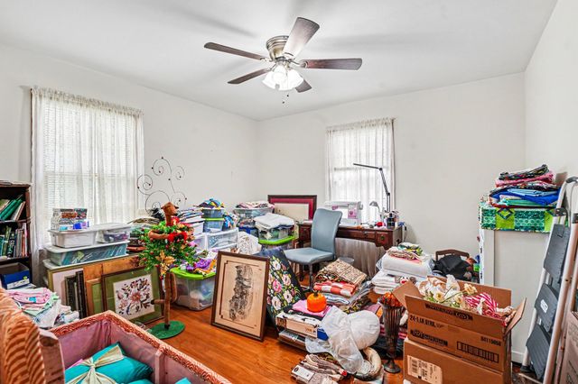 907 Camellia Dr, Columbia, TN 38401