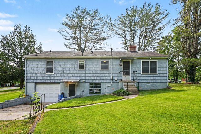 907 Camellia Dr, Columbia, TN 38401