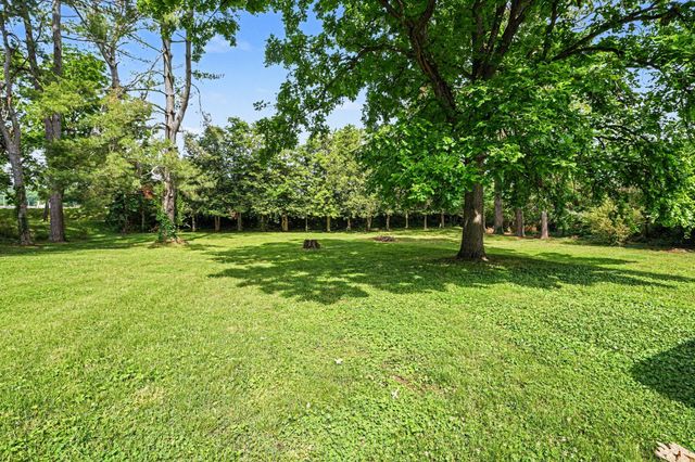 907 Camellia Dr, Columbia, TN 38401