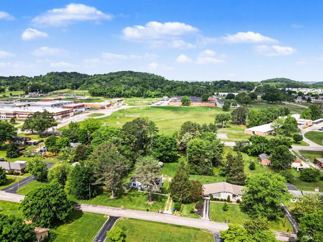 907 Camellia Dr, Columbia, TN 38401
