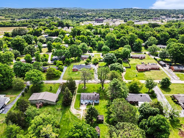 907 Camellia Dr, Columbia, TN 38401