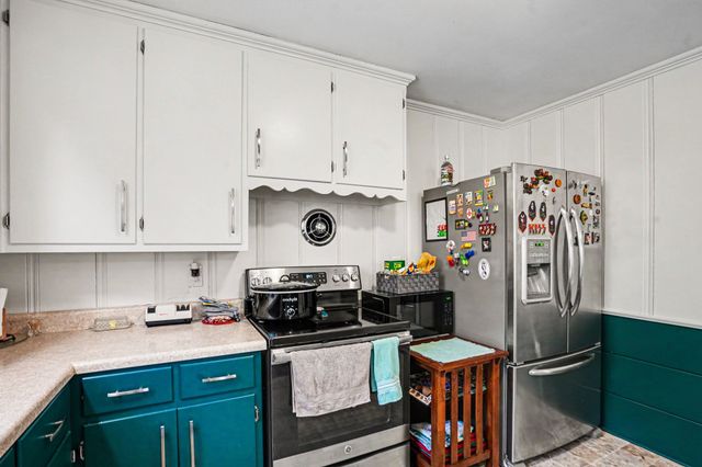 907 Camellia Dr, Columbia, TN 38401