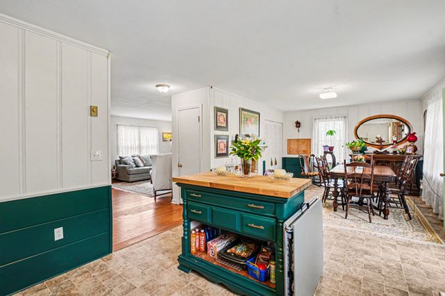 907 Camellia Dr, Columbia, TN 38401