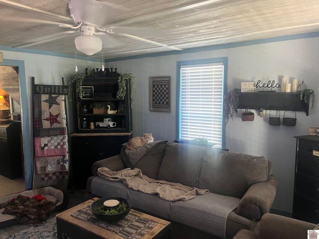 278 Lone Valley Rd., Gilbertsville, KY 42044