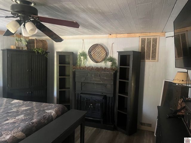 278 Lone Valley Rd., Gilbertsville, KY 42044