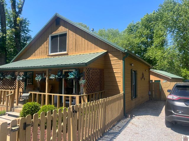 278 Lone Valley Rd., Gilbertsville, KY 42044