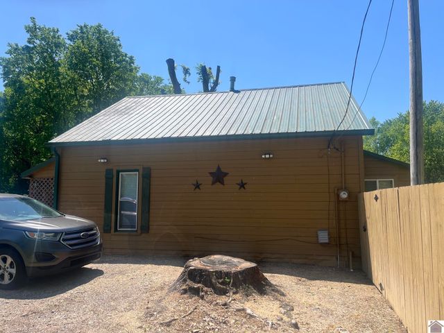 278 Lone Valley Rd., Gilbertsville, KY 42044