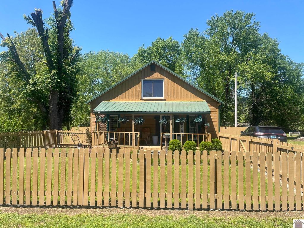278 Lone Valley Rd., Gilbertsville, KY 42044