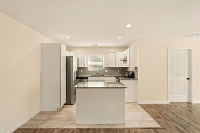 718 Oder Lane, Houston, TX 77090