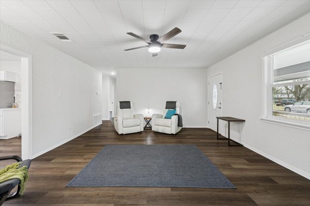 210 Fallwell ST, Liberty Hill, TX 78642