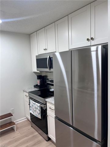 605 Waters Edge LN, Suffolk, VA 23435