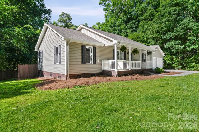 39328 Holly Ridge Road, New London, NC 28127