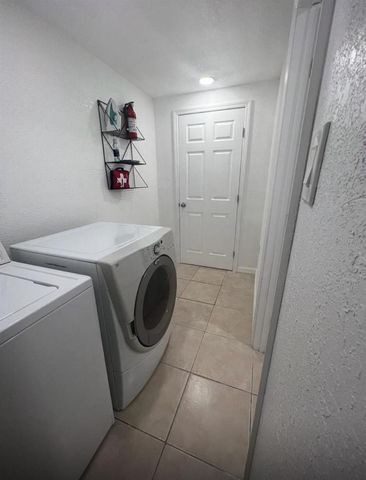 5212 LAHAINA DRIVE, Sarasota, FL 34232