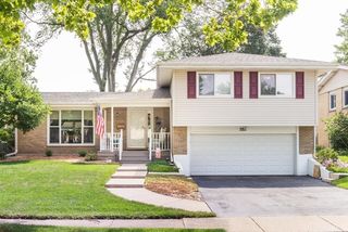 731 Hawthorne Circle, Lombard, IL 60148