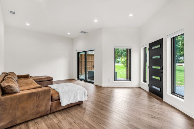 2856 Peninsula Drive, Grapevine, TX 76051