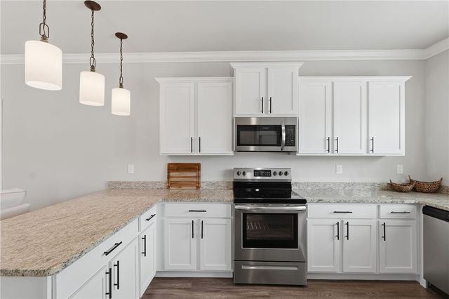 825 NE Heights Lane, Bentonville, AR 72712