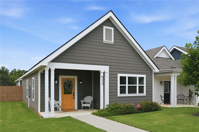 825 NE Heights Lane, Bentonville, AR 72712