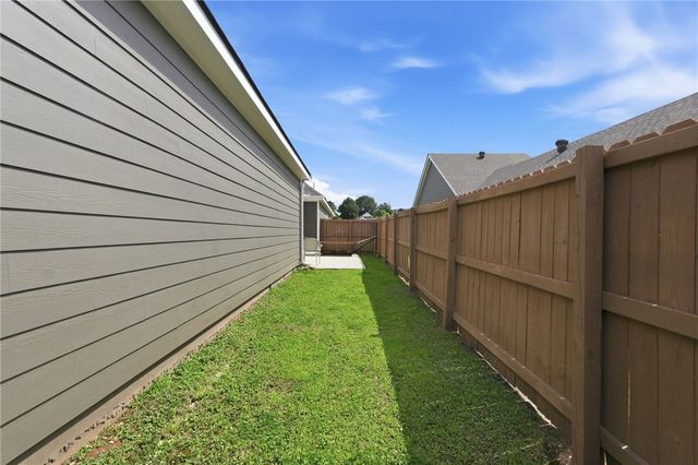 825 NE Heights Lane, Bentonville, AR 72712