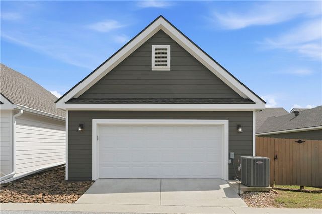 825 NE Heights Lane, Bentonville, AR 72712