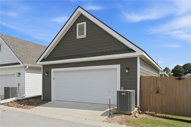 825 NE Heights Lane, Bentonville, AR 72712