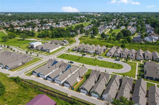 825 NE Heights Lane, Bentonville, AR 72712