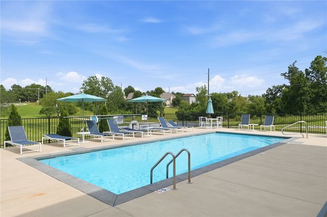 825 NE Heights Lane, Bentonville, AR 72712