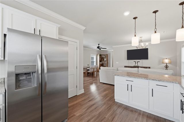 825 NE Heights Lane, Bentonville, AR 72712