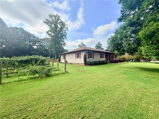 107 Stonebrook Drive, Seneca, SC 29672