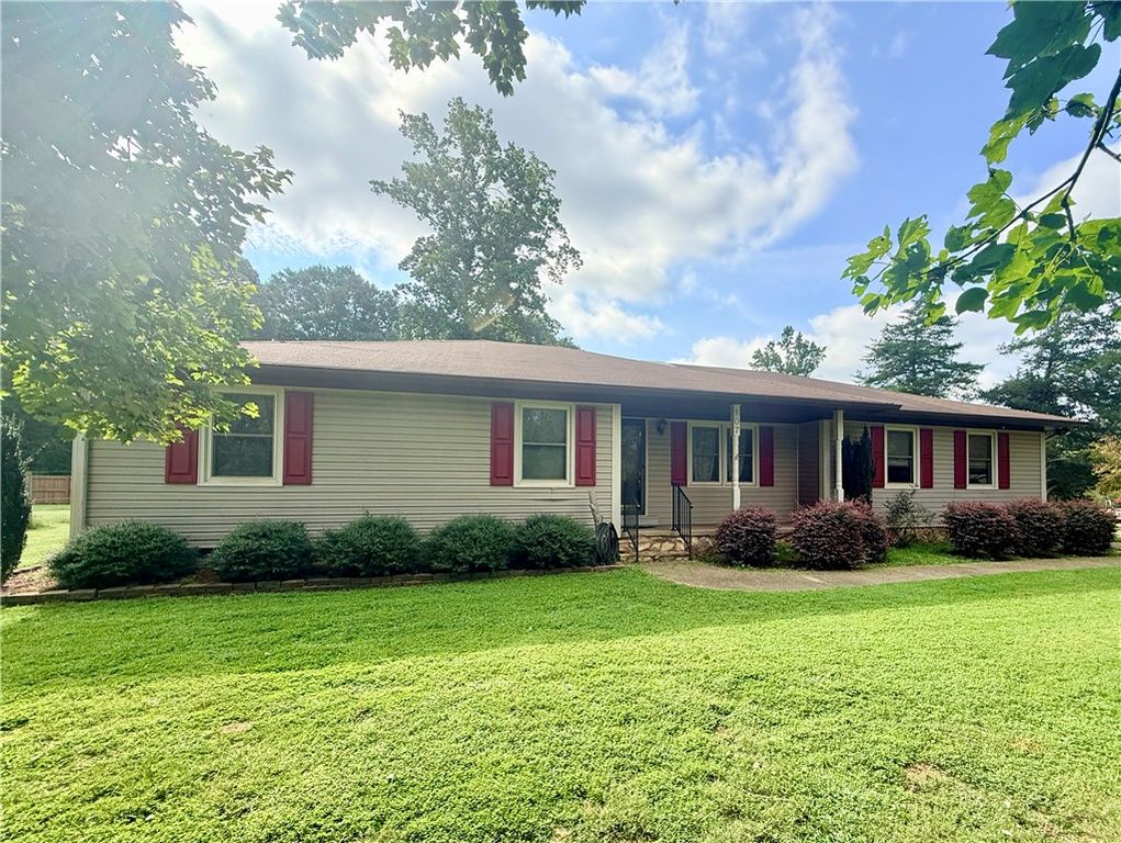 107 Stonebrook Drive, Seneca, SC 29672