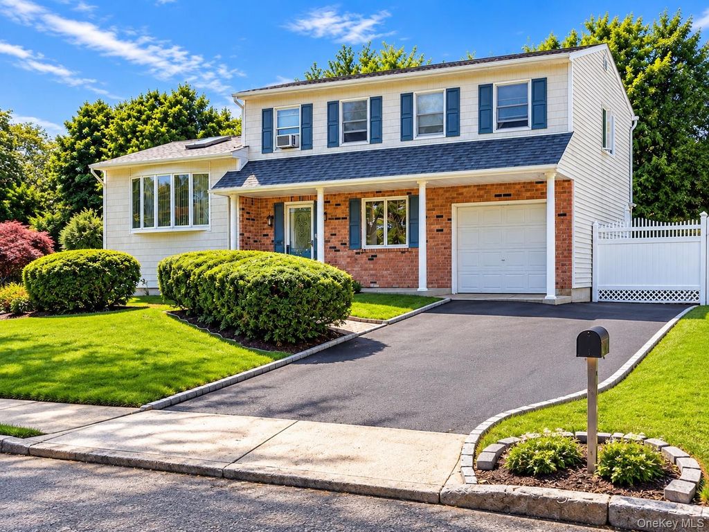 2 Carol Avenue, Farmingville, NY 11738 — exterior