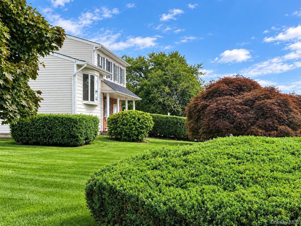 2 Carol Avenue, Farmingville, NY 11738 — photo 2