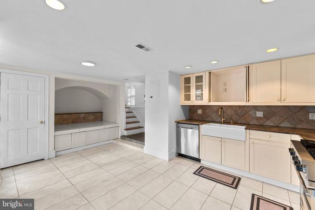 3341 DENT PL NW, Washington, DC 20007
