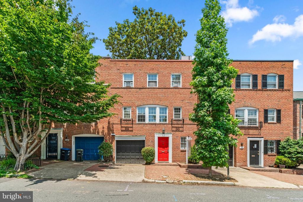 3341 DENT PL NW, Washington, DC 20007