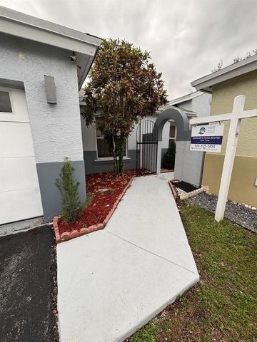 4345 SW 72nd Terrace, Davie, FL 33314