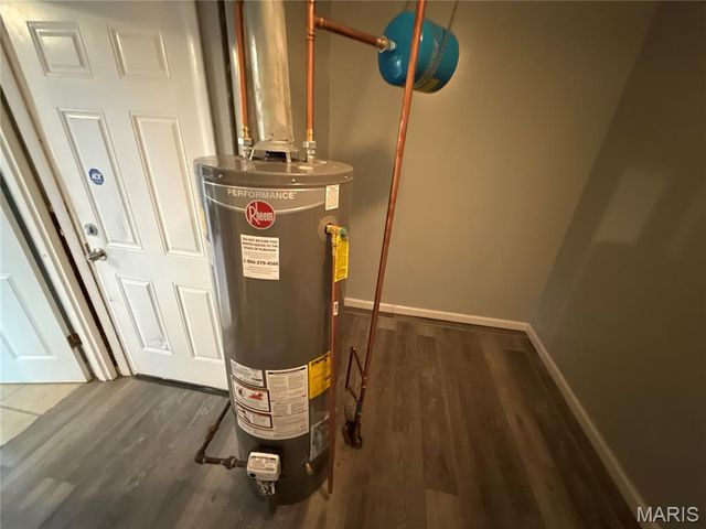 9713 Dennis Drive, St Louis, MO 63136