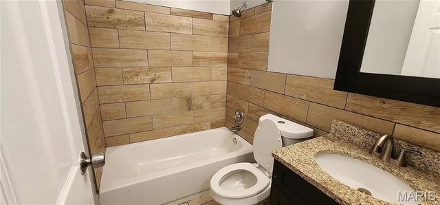 9713 Dennis Drive, St Louis, MO 63136