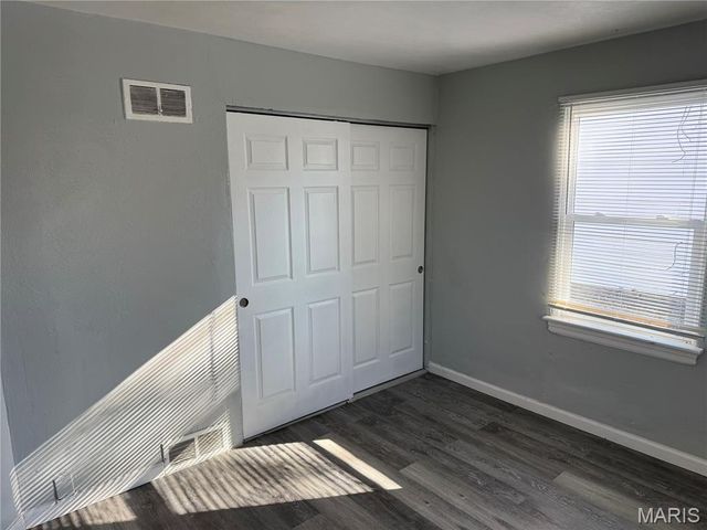 9713 Dennis Drive, St Louis, MO 63136