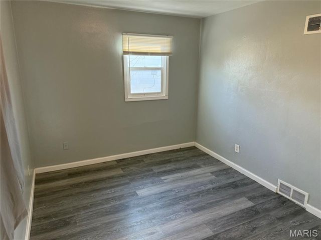 9713 Dennis Drive, St Louis, MO 63136